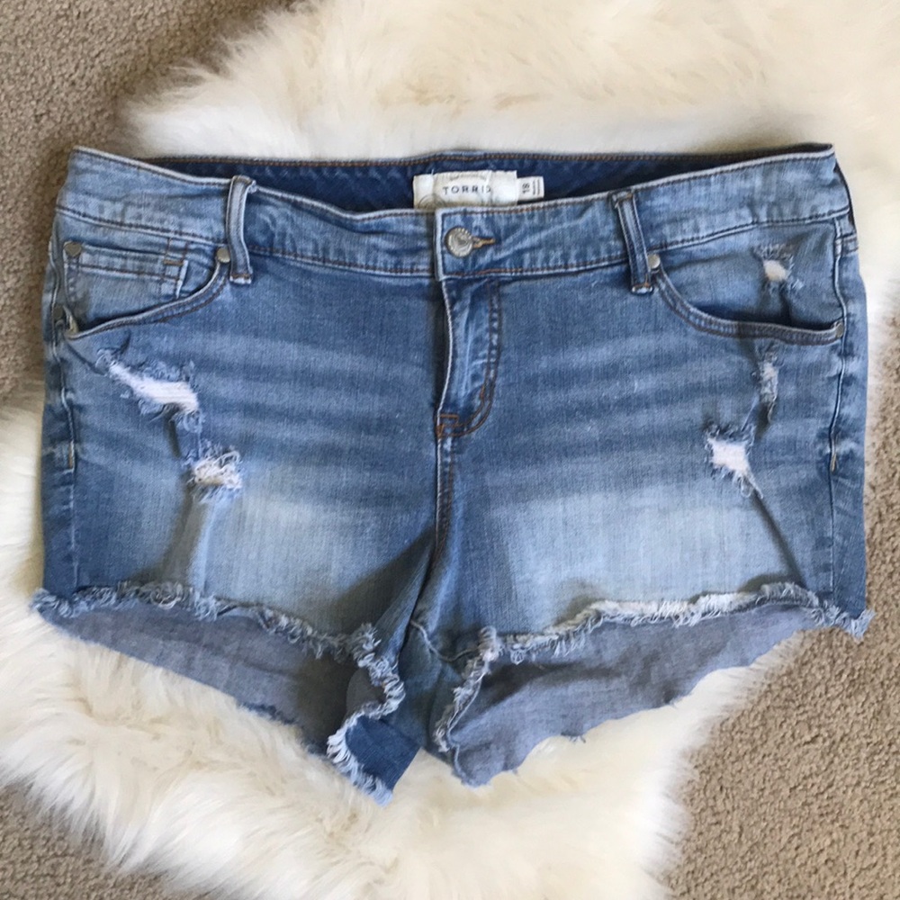 Torrid Denim Short || Light Wash || Size18
